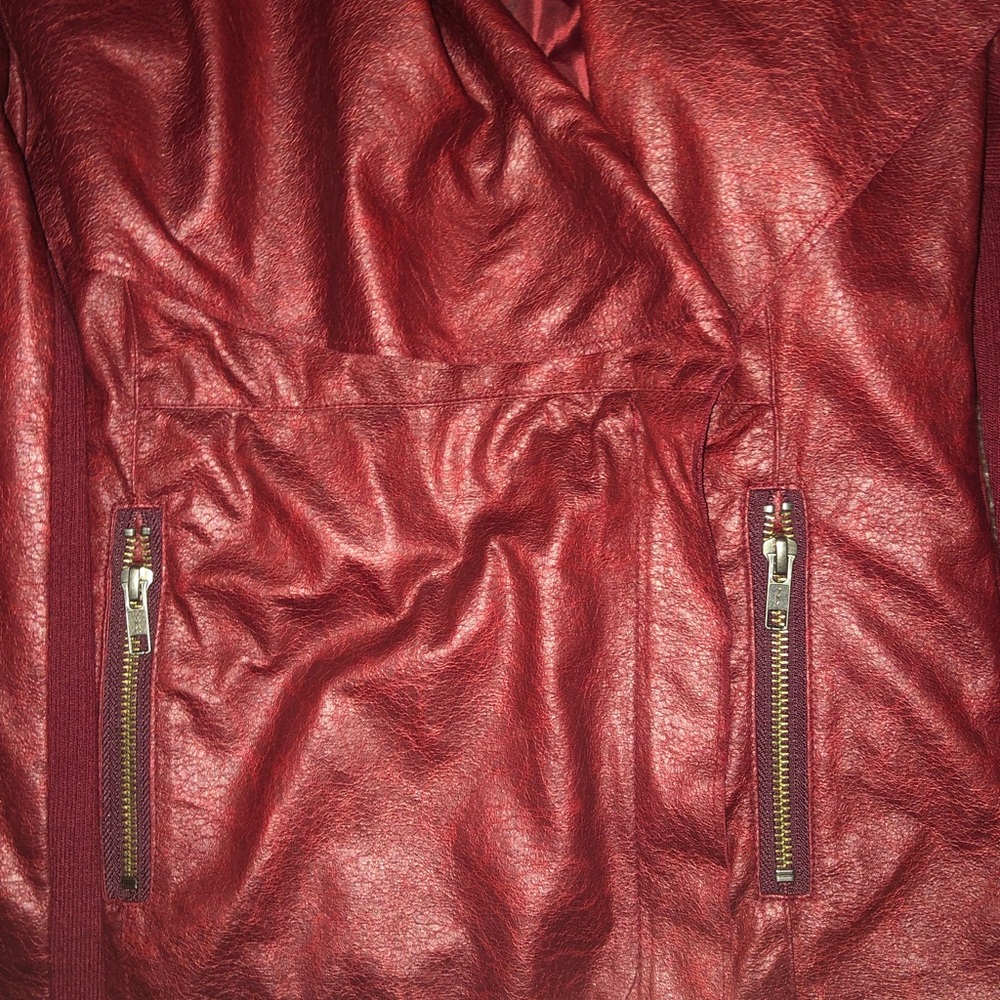 Red jacket - Picture 4 of 4